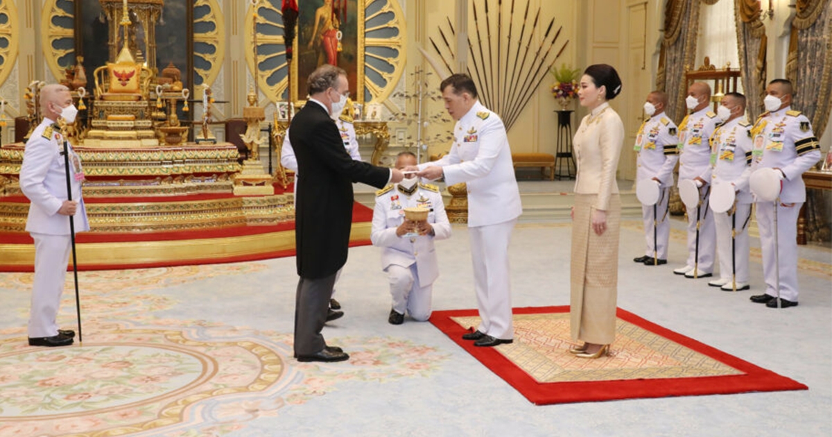 ในหลวง พระราชินี พระราชทานพระบรมราชวโรกาสให้ คณะทูตเฝ้าฯ