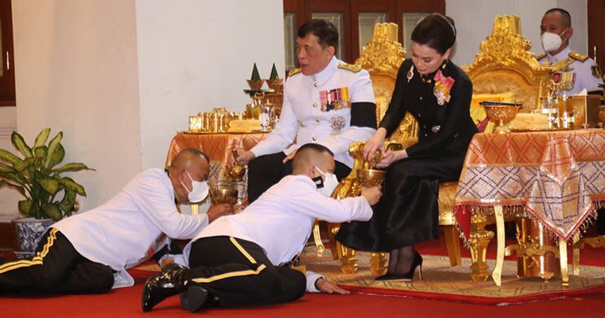 ในหลวง-พระราชินี เสด็จฯ ไปพระราชทานน้ำหลวงอาบศพ ท่านผู้หญิงทัศนีย์