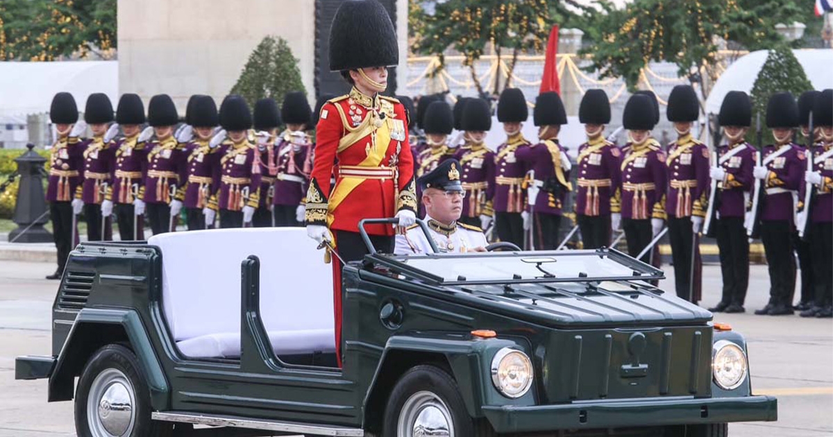 พระราชินี ทรงร่วมซ้อมสวนสนามและถวายสัตย์ปฏิญาณตนทหารรักษาพระองค์