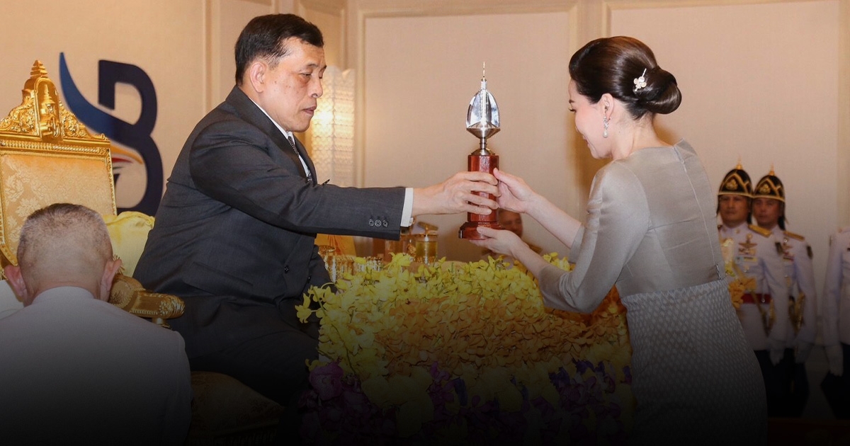 ในหลวง พระราชทาน ถ้วยรางวัลภูเก็ตคิงส์คัพรีกัตต้า พระราชินี ทรงรับรางวัลชนะเลิศ