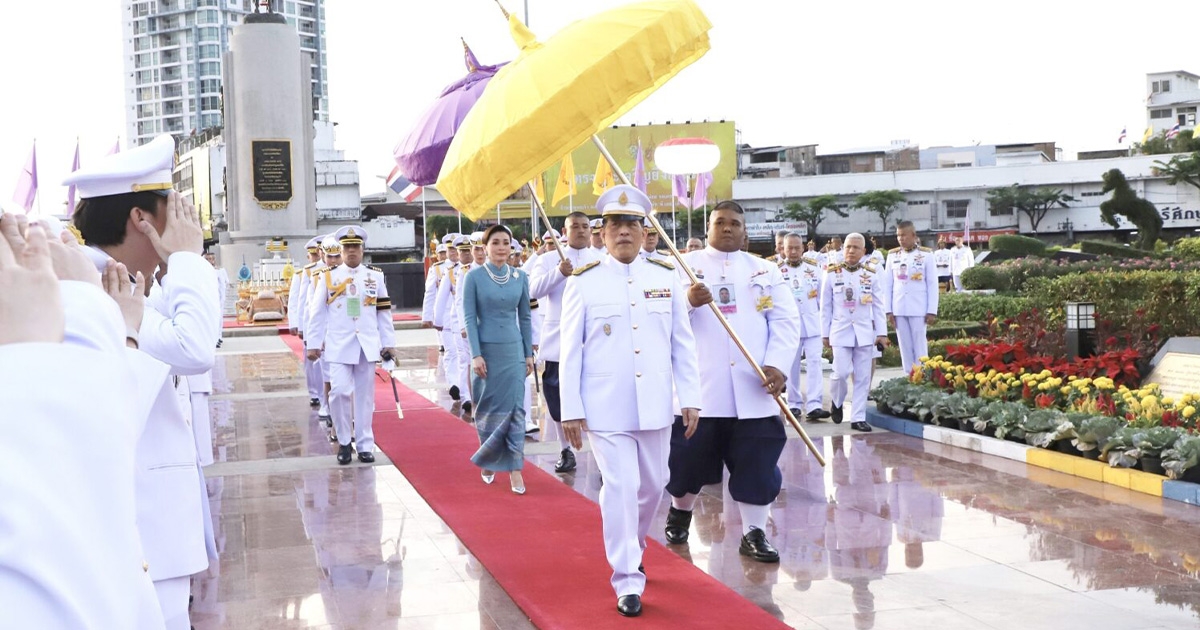 ในหลวง พระราชินี เสด็จฯ ถวายราชสักการะ สมเด็จพระเจ้าตากสินมหาราช