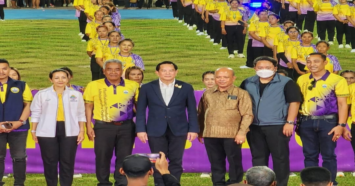 พีระพันธุ์  เป็นประธานพิธีเปิดกีฬา กรีฑา นักเรียน นักศึกษาและประชาชน จ.พัทลุง