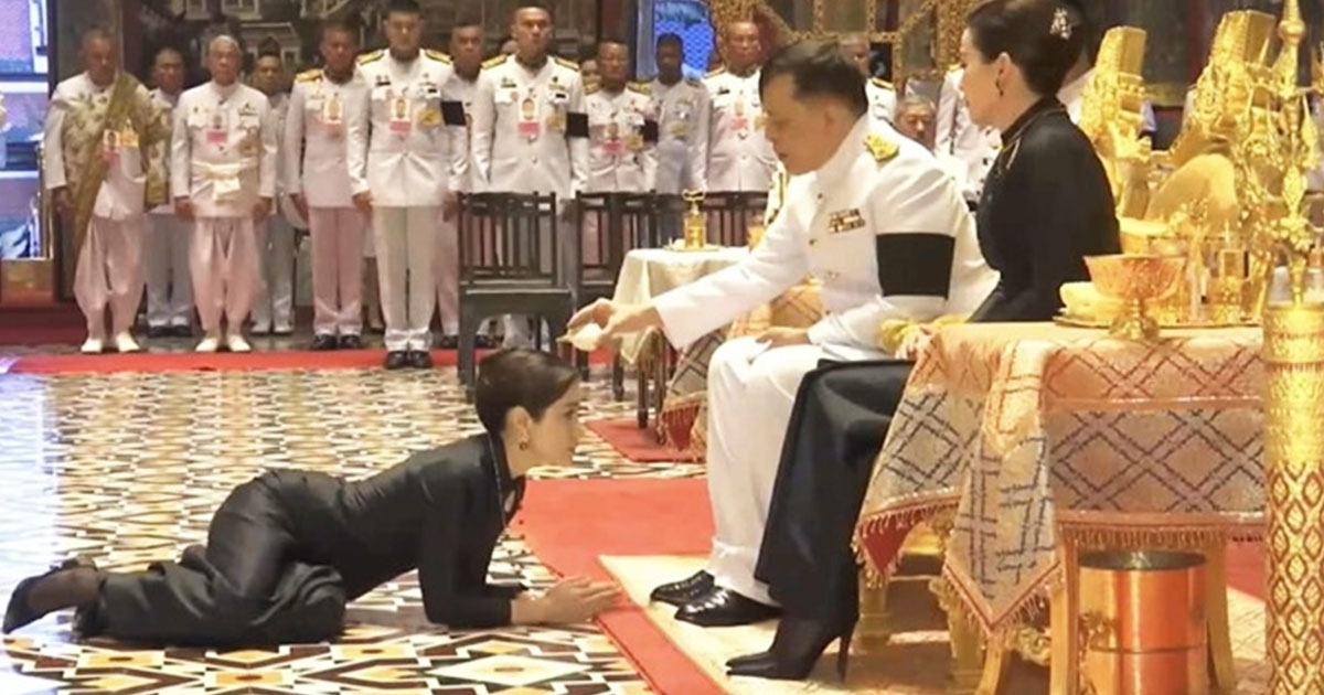 ในหลวง พระราชทานน้ำมหาสังข์ เจ้าคุณพระสินีนาถ