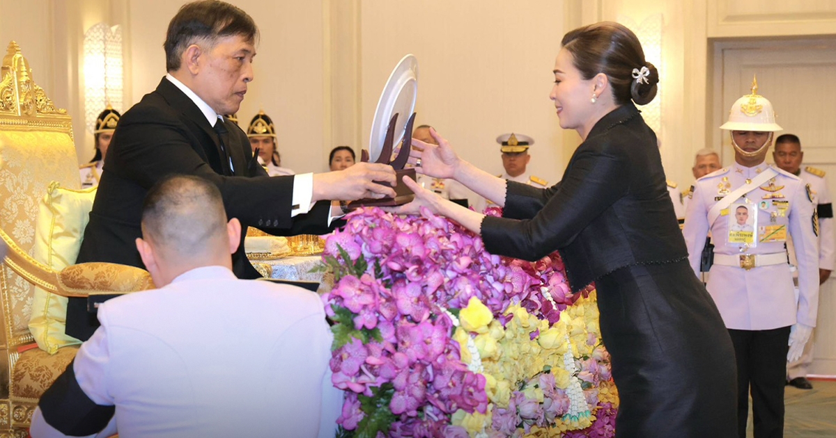 ในหลวง พระราชทานถ้วยรางวัลนักกีฬาเรือใบ ภูเก็ตคิงส์คัพรีกัตต้า ครั้งที่ 37