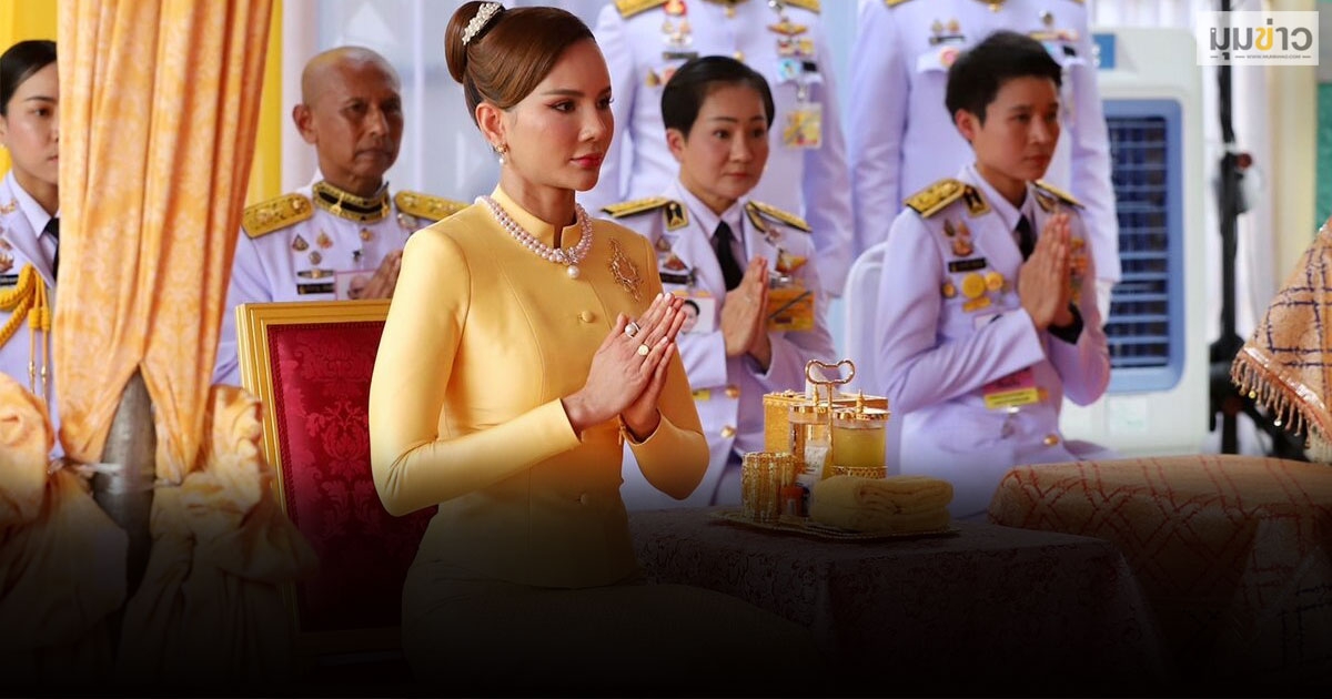 ในหลวงโปรดเกล้าฯ พลตรีหญิง คุณหญิงปภัสสร มอบปริญญาบัตร ม.ศรีปทุม