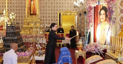 ท่านผู้หญิงพลอยไพลิน บำเพ็ญพระราชกุศลถวายภัตตาหารเช้า พระพันปีหลวง
